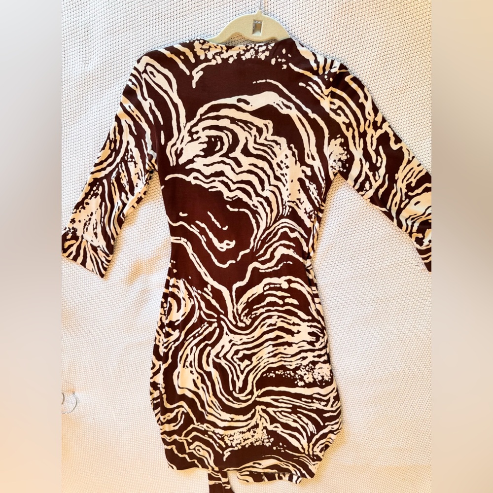 DVF DIANE VON FURSTENBURG 100% Silk Brown & Cream Wrap Midi Dress - Picture 7 of 12